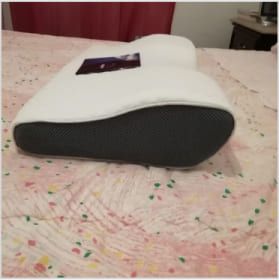 Bonnie B. Derila pillow review